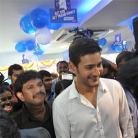 Mahesh Babu at Univercell Mobile Store Opening Stills | Picture 73052